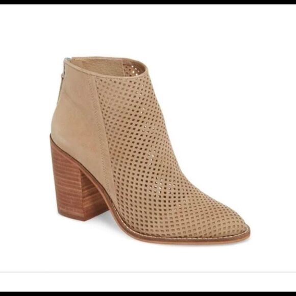 Steve Madden Tan Perforated Rumble Boho Western chunky‎ Heel Bootie Sz 7.5 - Picture 1 of 15